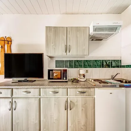 Rustic Black Forest Getaway, Cleaning Included *